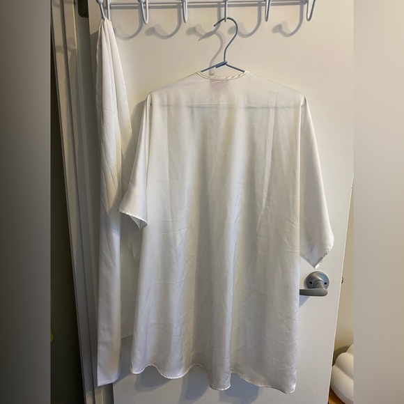 First Look Bridal White Robe Wedding Getting Ready - Picture 7 of 11